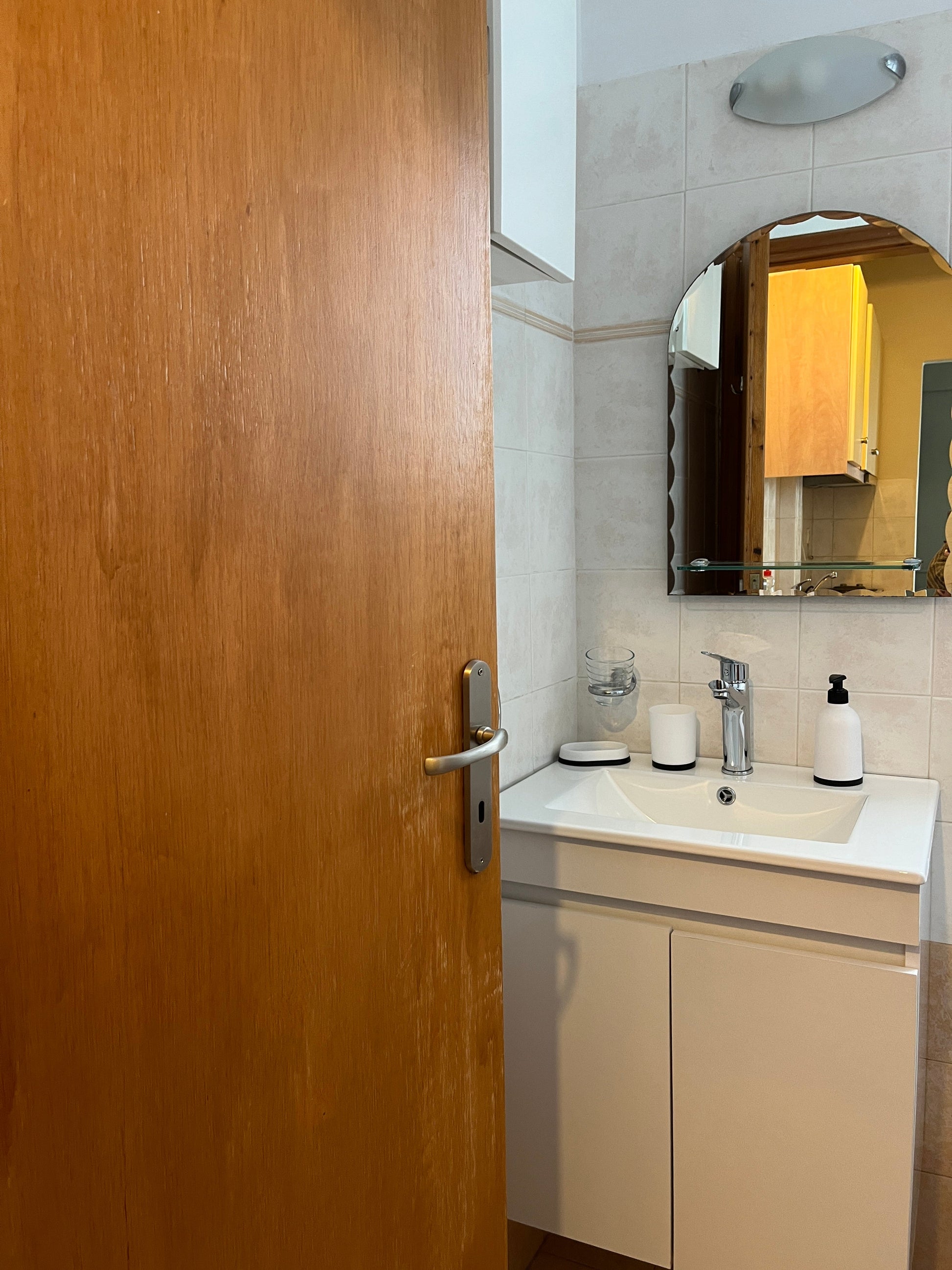 Lycabettus Apartment bathroom, central Athens accommodation