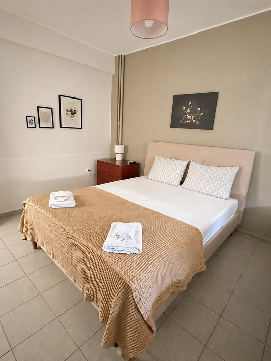 Lycabettus Apartment bedroom, central Athens accommodation