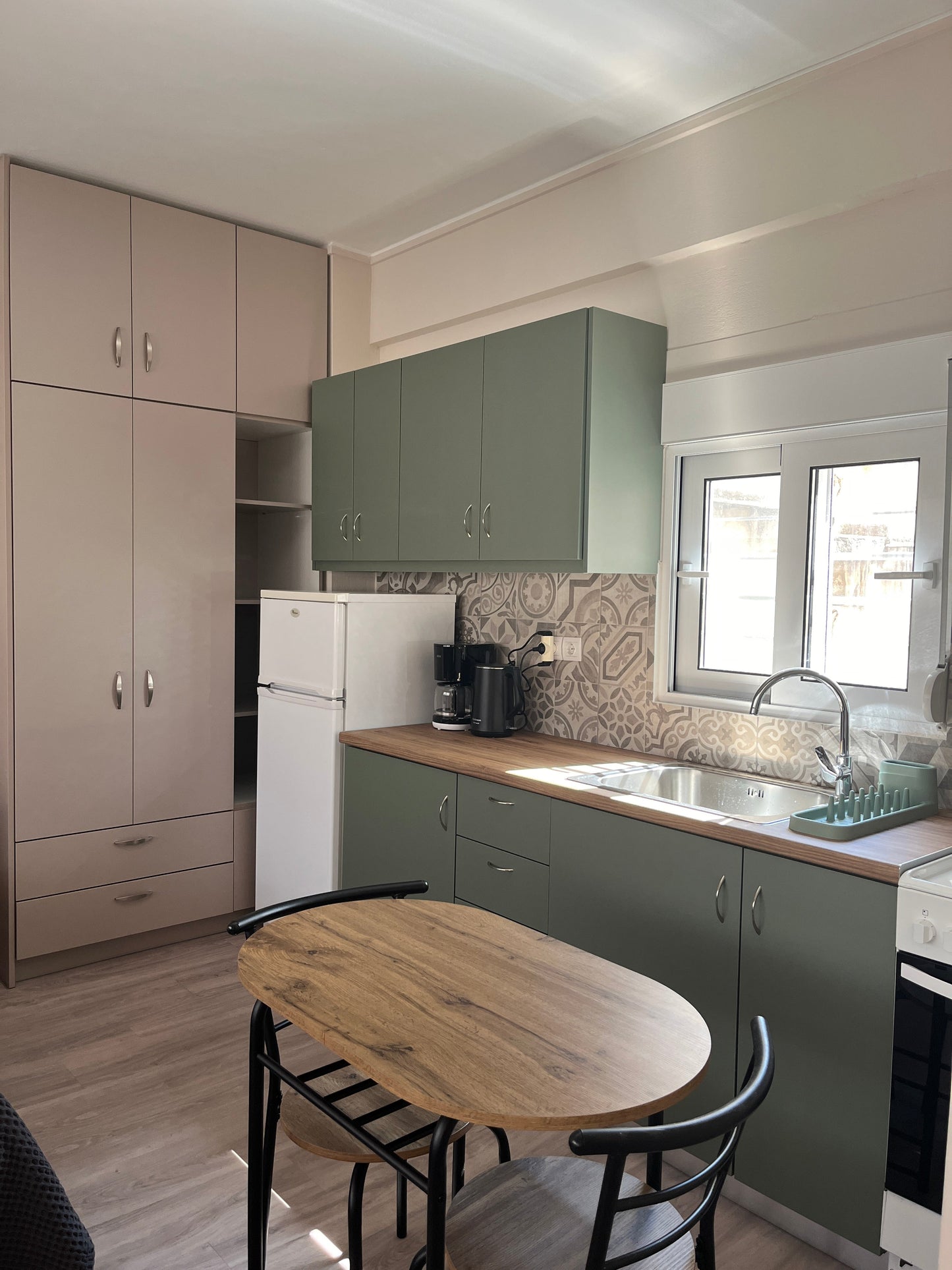 Sunflower Apartment kitchen, Athens short-stay apartment